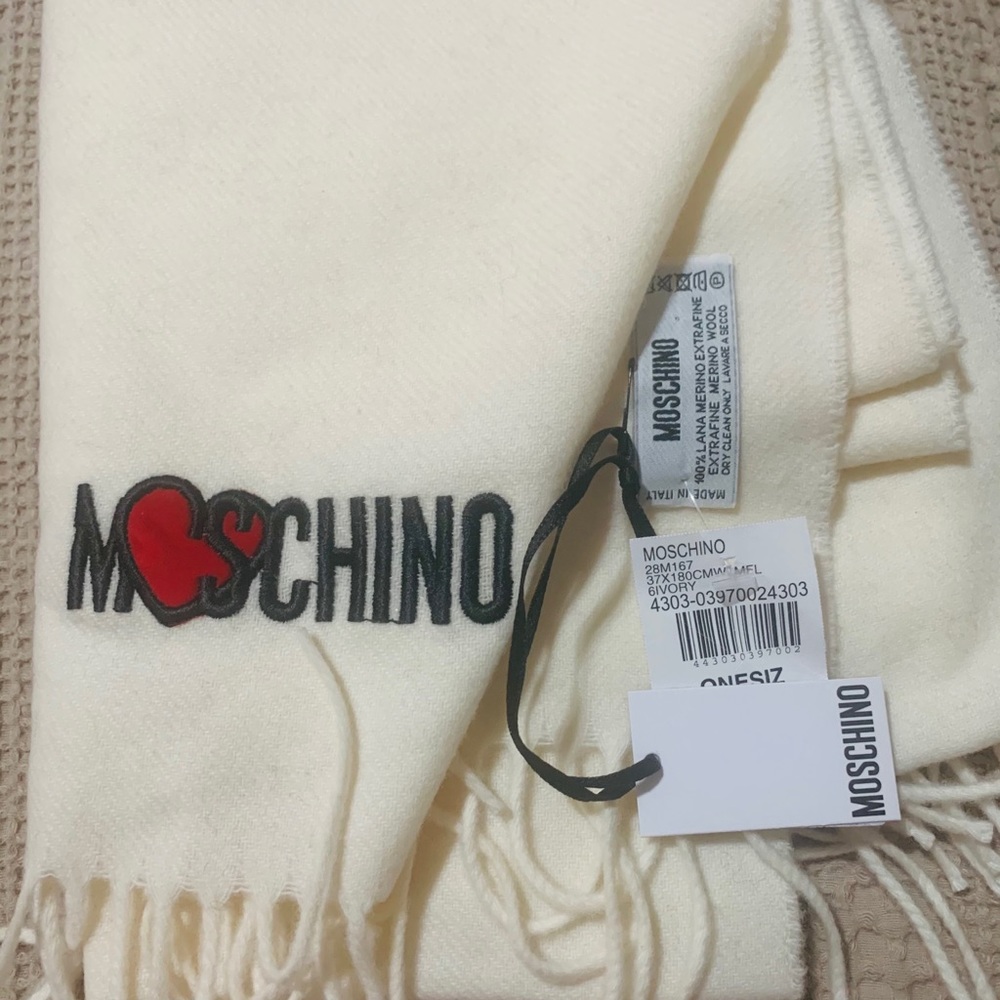 NWT Moschino embroidered logo Ivory scarf